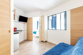 Blue apartment in Paris city center 8th Neighborhood